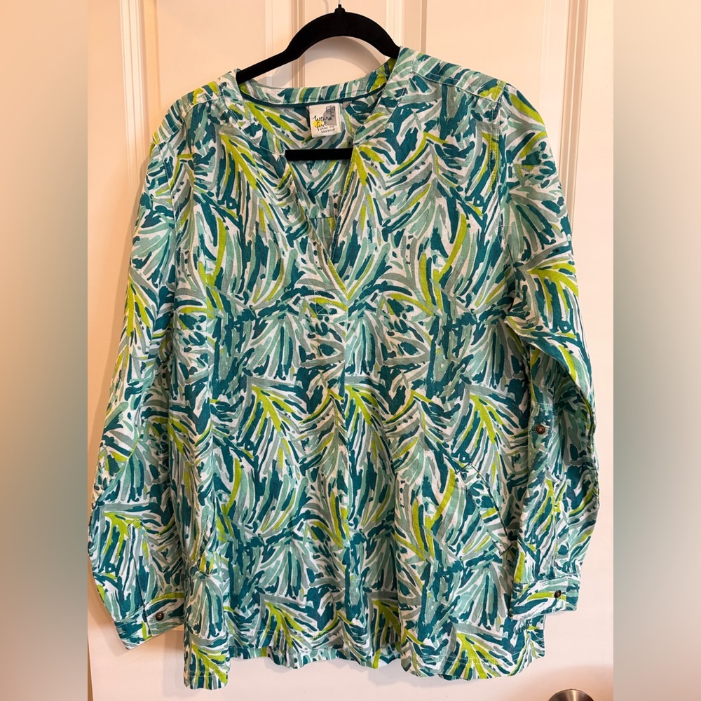 Women’s Green/teal leaf printed linen/cotton long sleeve, tunic blouse. Size 18